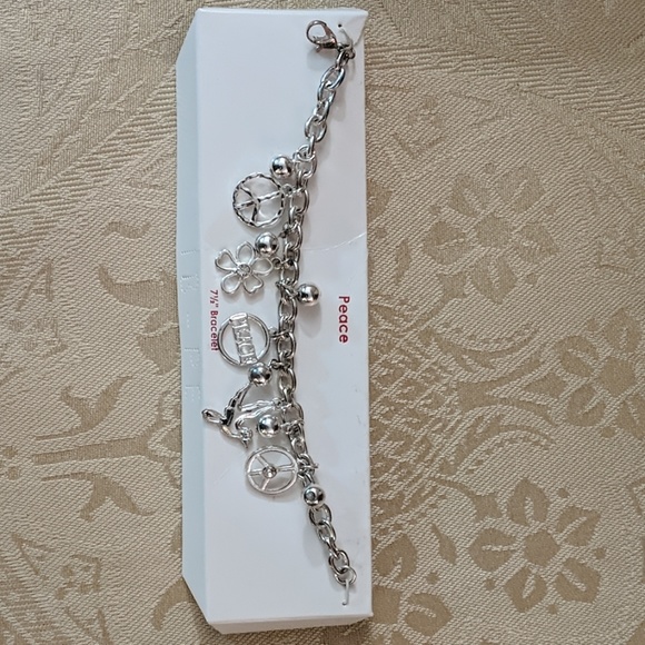 unknown Jewelry - Peace charm bracelet 7 1/2"